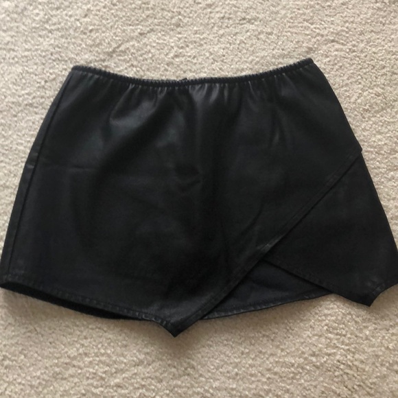 Olivaceous Pants - Black faux leather skort